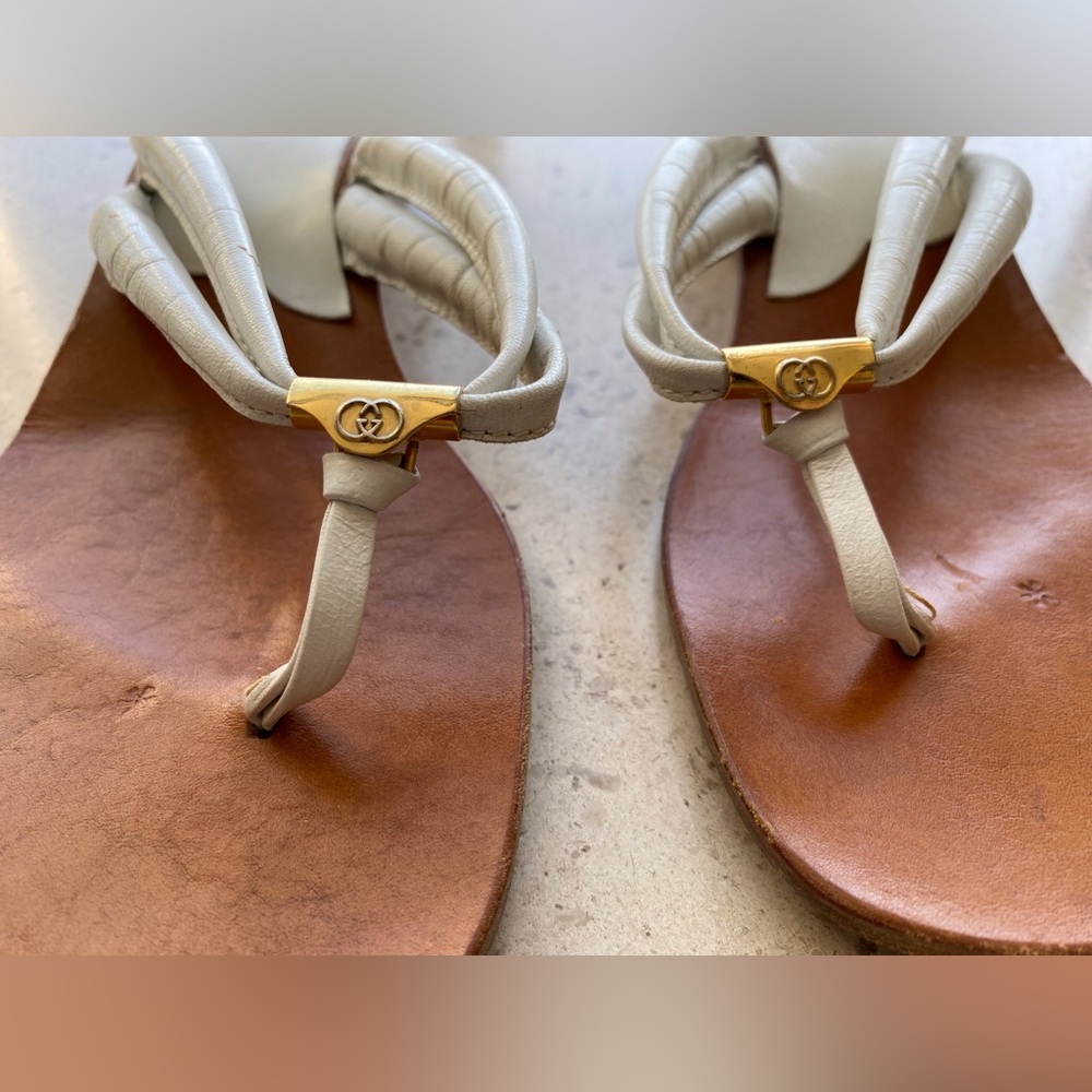 Vintage 1970s 1980s Gucci White Leather and Wood Flip Flop Sandals - Picture 6 of 11